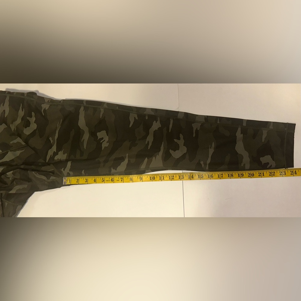 Athleta Ultimate Stash Pocket‎ Green Camo 7/8 Length Tight Women’s Size Large - Picture 11 of 11